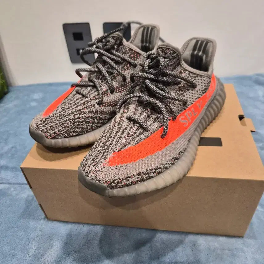 [BUNJANG] Adidas Yeezy Boost 350 V2 Beluga Sneakers / 아코탭 정품 아디다스 이지부스트 350 V2 벨루가 255판매합니다.
