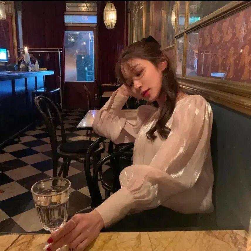 [BUNJANG] 핑크 글로시 블라우스 / 핑크 글로시 블라우스