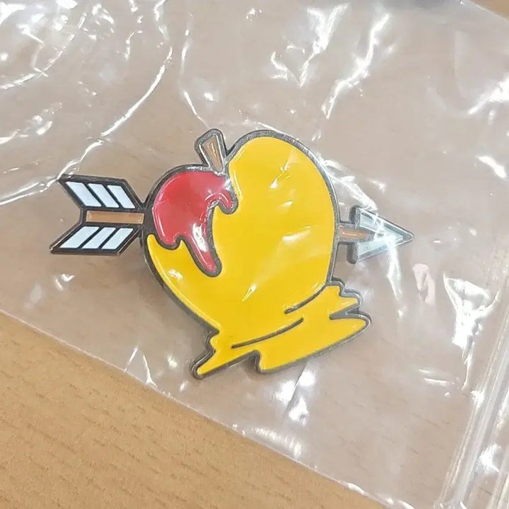 [BUNJANG] Jamtteul Golden Apple Badge / 잠뜰 블라인드 황금사과 뱃지 팝니다!