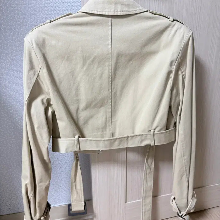 [BUNJANG] Unbranded Crop Trench Jacket Beige / 무료배송. 새상품. 크롭 트렌치 자켓 아우터 베이지색 어깨패드있