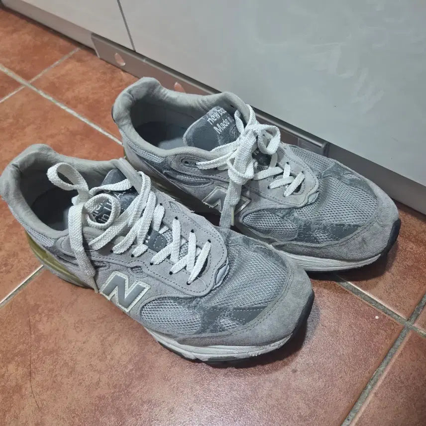 [BUNJANG] New Balance 993 Gray Sneakers / 뉴발란스 993 270