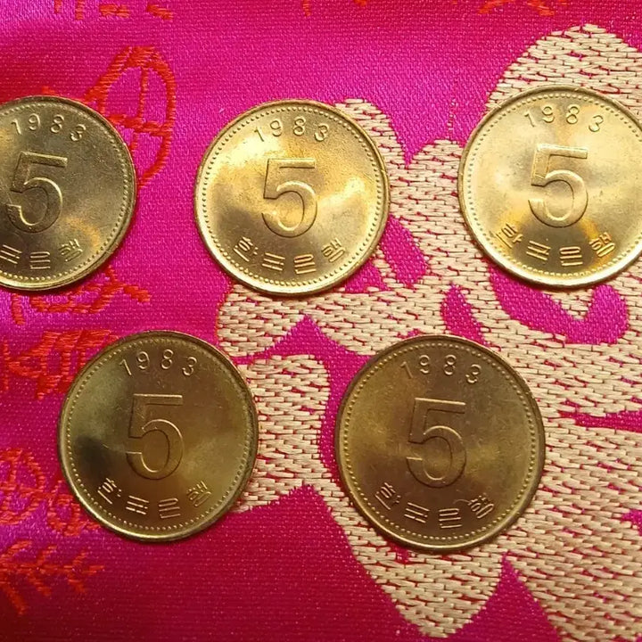 [BUNJANG] 1983 5 Won Coins (5-Piece Bundle) / 1983년 5원 동전 5개 일괄