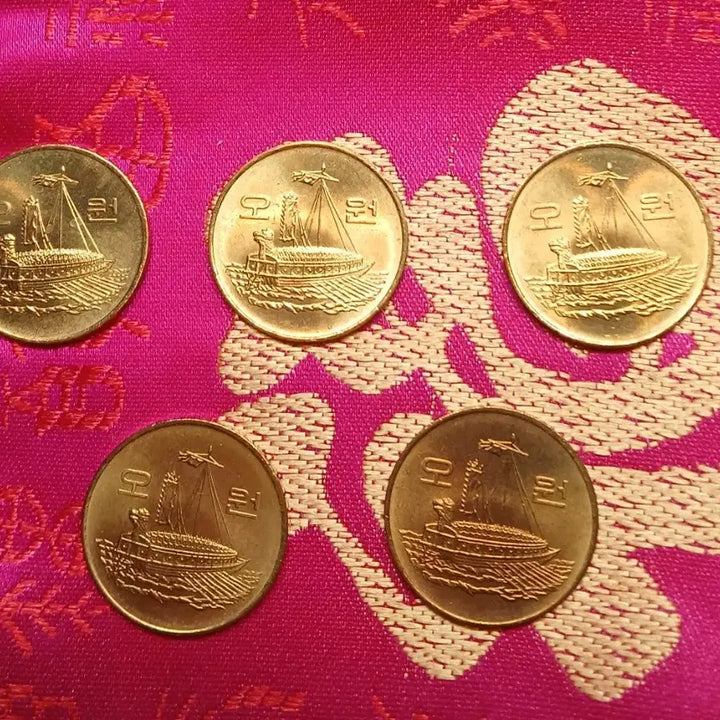 [BUNJANG] 1983 5 Won Coins (5-Piece Bundle) / 1983년 5원 동전 5개 일괄