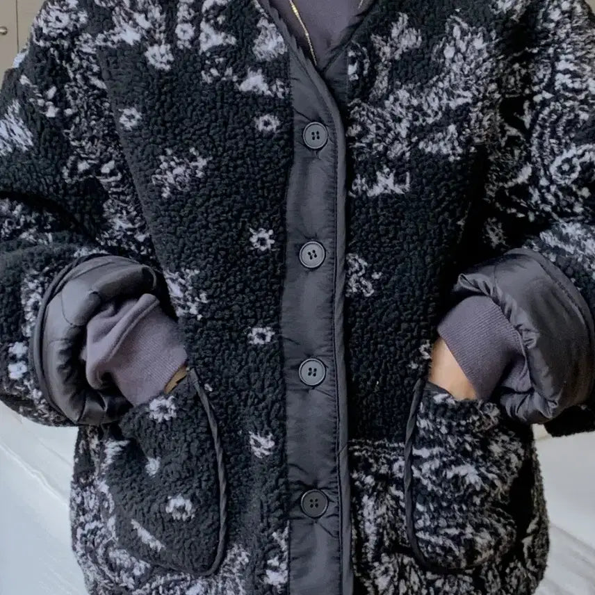 [BUNJANG] Paisley Print Sherpa Quilted Cropped Jumper / 페이즐리 프린팅 뽀글 양털 누빔 점퍼