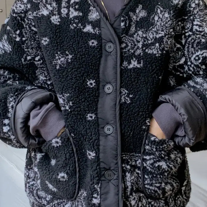 [BUNJANG] Paisley Print Sherpa Quilted Cropped Jumper / 페이즐리 프린팅 뽀글 양털 누빔 점퍼