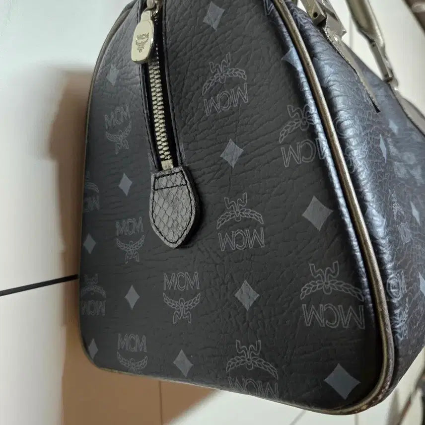 [BUNJANG] MCM Black Lion Boston Bag / MCM 블랙 라이언 보스턴백
