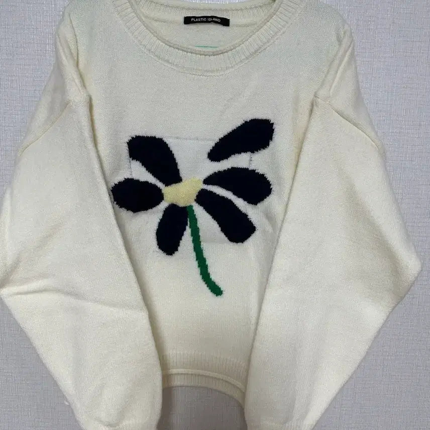 [BUNJANG] Plastic Island Floral Embroidery Knit Sweater / 플라스틱아일랜드 꽃 자수 니트 아이보리.