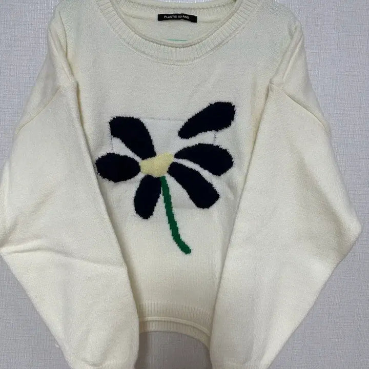 [BUNJANG] Plastic Island Floral Embroidery Knit Sweater / 플라스틱아일랜드 꽃 자수 니트 아이보리.