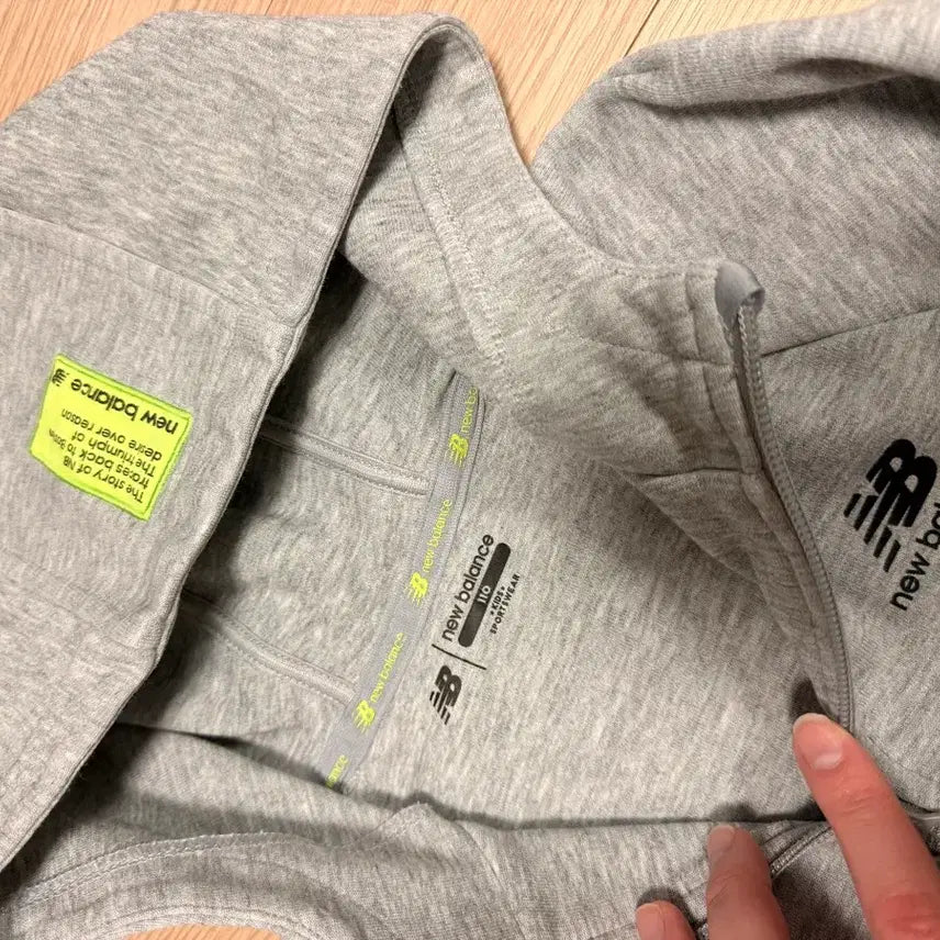 [BUNJANG] New Balance Kids Hooded Zip-Up Jacket Melange Grey Neon Accent Size 110 / 뉴발란스 아동 후드 집업 110 사이즈