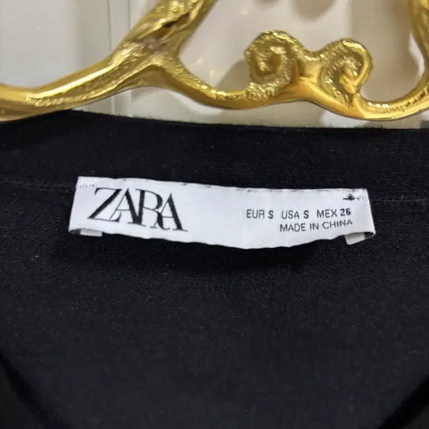 [BUNJANG] ZARA Black Gold Button Knit Cardigan S / ZARA 자라 블랙 골드버튼 니트 가디건 S