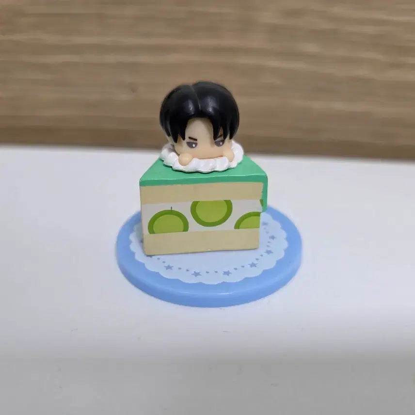 [BUNJANG] Attack on Titan Levi Ackerman Petit Chara Cake Figure / 진격거 리바이 아커만 푸치바스 가챠 케이크 피규어