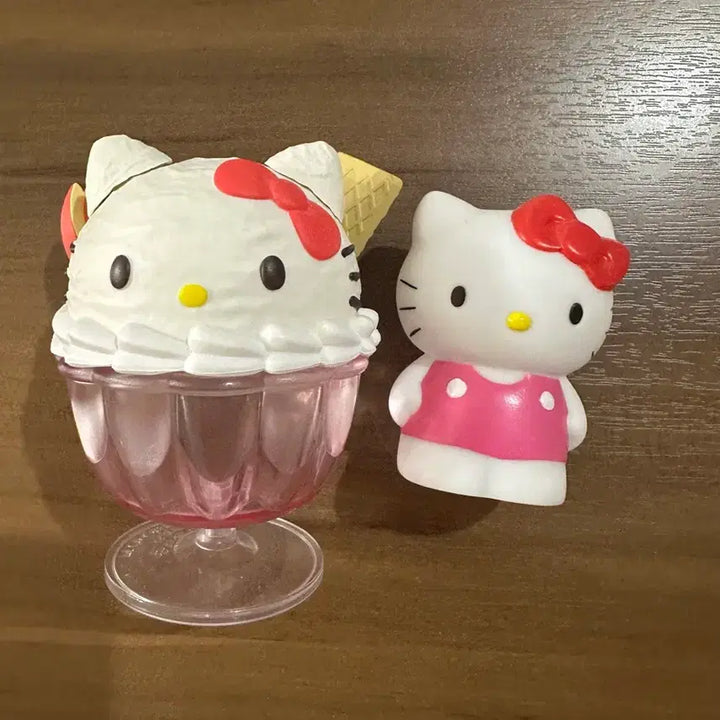 [BUNJANG] Hello Kitty Sofubi &amp; Gacha Figure Set / (일괄) 헬로키티 소프비 피규어 가챠 세트 판매