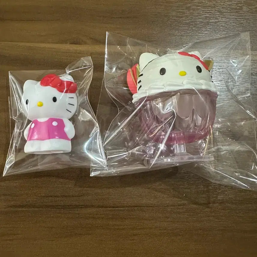 [BUNJANG] Hello Kitty Sofubi &amp; Gacha Figure Set / (일괄) 헬로키티 소프비 피규어 가챠 세트 판매