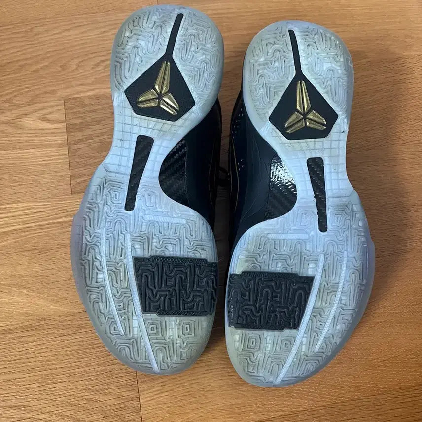 [BUNJANG] Kobe 5 Year of the Snake Eggplant Sneakers / 코비 5 뱀의해 에그플랜트 285