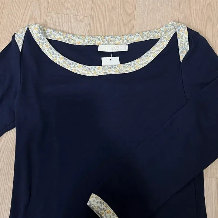[BUNJANG] New New Vintage Flower T-Shirt Navy / 새상품 ) 뉴뉴 티셔츠 빈티지 플라워 네이비 티셔츠