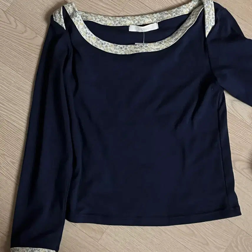 [BUNJANG] New New Vintage Flower T-Shirt Navy / 새상품 ) 뉴뉴 티셔츠 빈티지 플라워 네이비 티셔츠