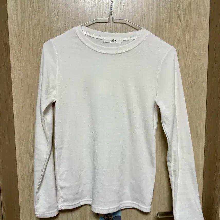 [BUNJANG] White Round Neck Long Sleeve T-shirt / 화이트 라운드넥 긴팔 티셔츠