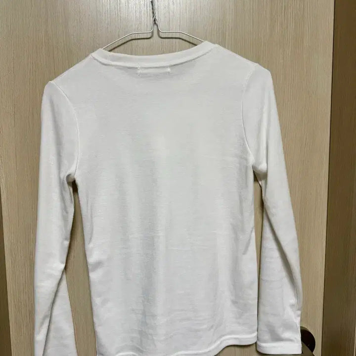 [BUNJANG] White Round Neck Long Sleeve T-shirt / 화이트 라운드넥 긴팔 티셔츠