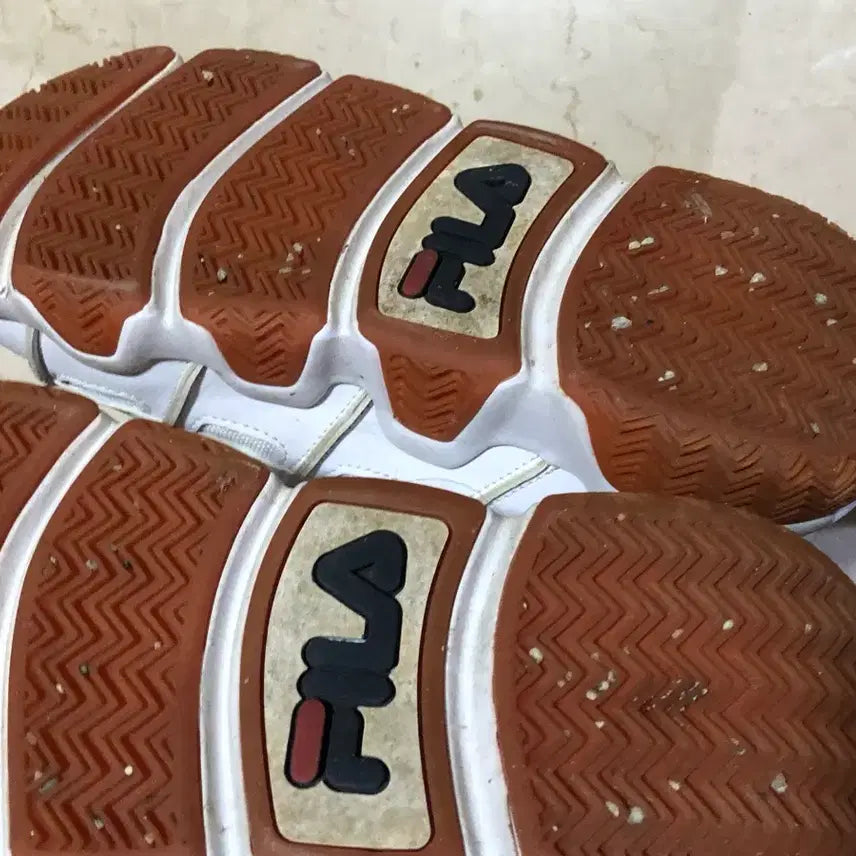 [BUNJANG] Fila White Sneakers US 8 / 휠라 Fila 흰색 운동화260