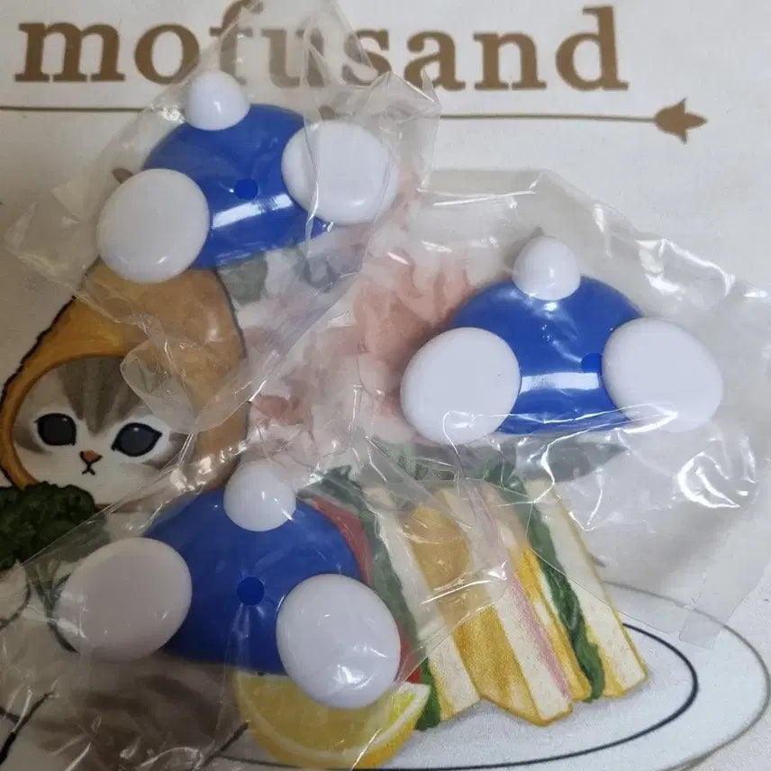 [BUNJANG] Sanrio Hello Kitty Hip Magnet Figure / 산리오 헬로키티 키티 엉덩이 힙 hip pon 자석 마그넷 가챠 피규어