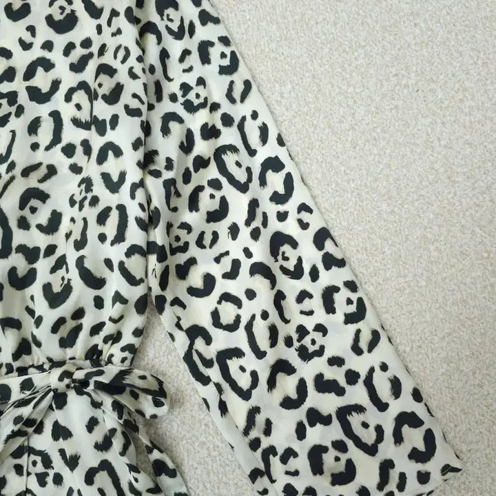 [BUNJANG] ZARA Leopard Print Long Wrap Dress / (XS)자라 여성 레오파드 롱 랩 원피스 긴팔 레이어드 M20W2856