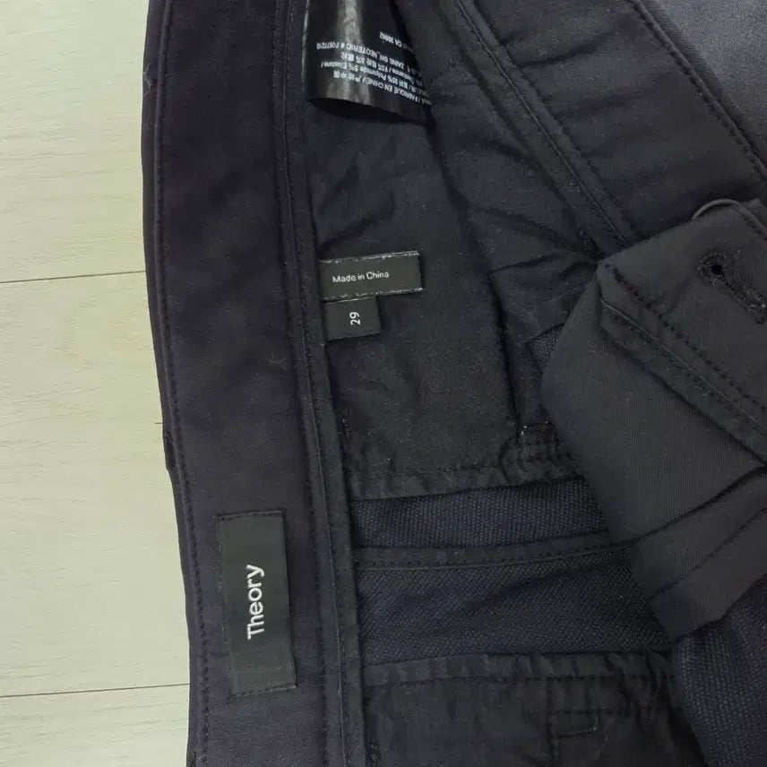 [SOLD OUT] 띠어리 네오테릭 제인 팬츠 블랙