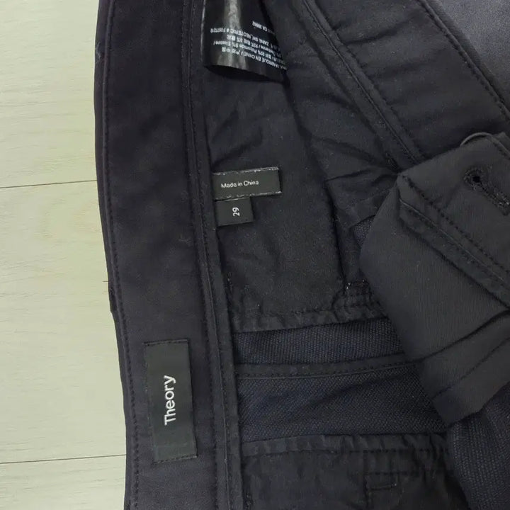 [SOLD OUT] 띠어리 네오테릭 제인 팬츠 블랙