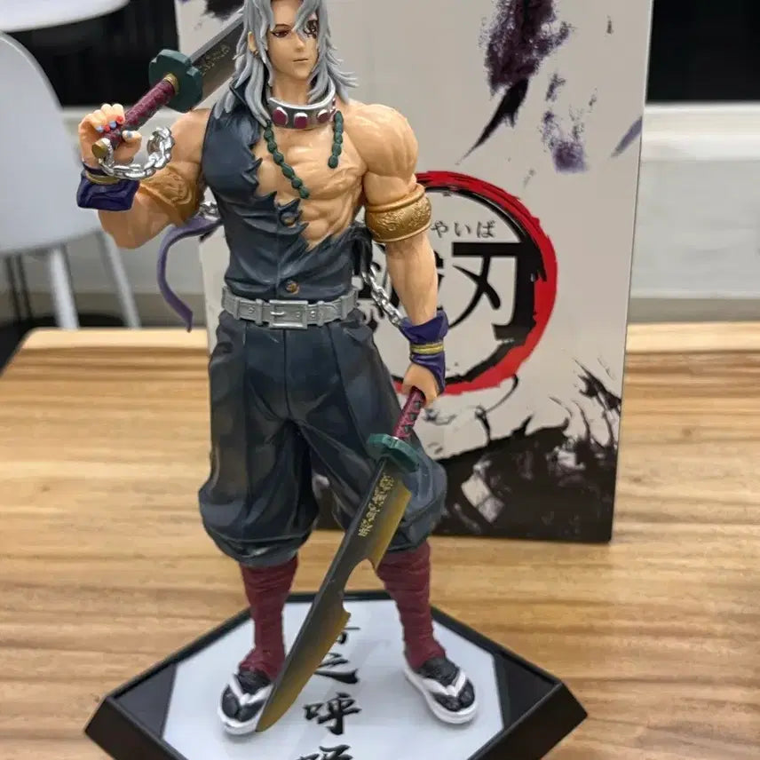 [BUNJANG] Demon Slayer Tengen Uzui 32cm Figure / [새상품] 귀멸의 칼날 우즈이 텐겐 32cm 피규어