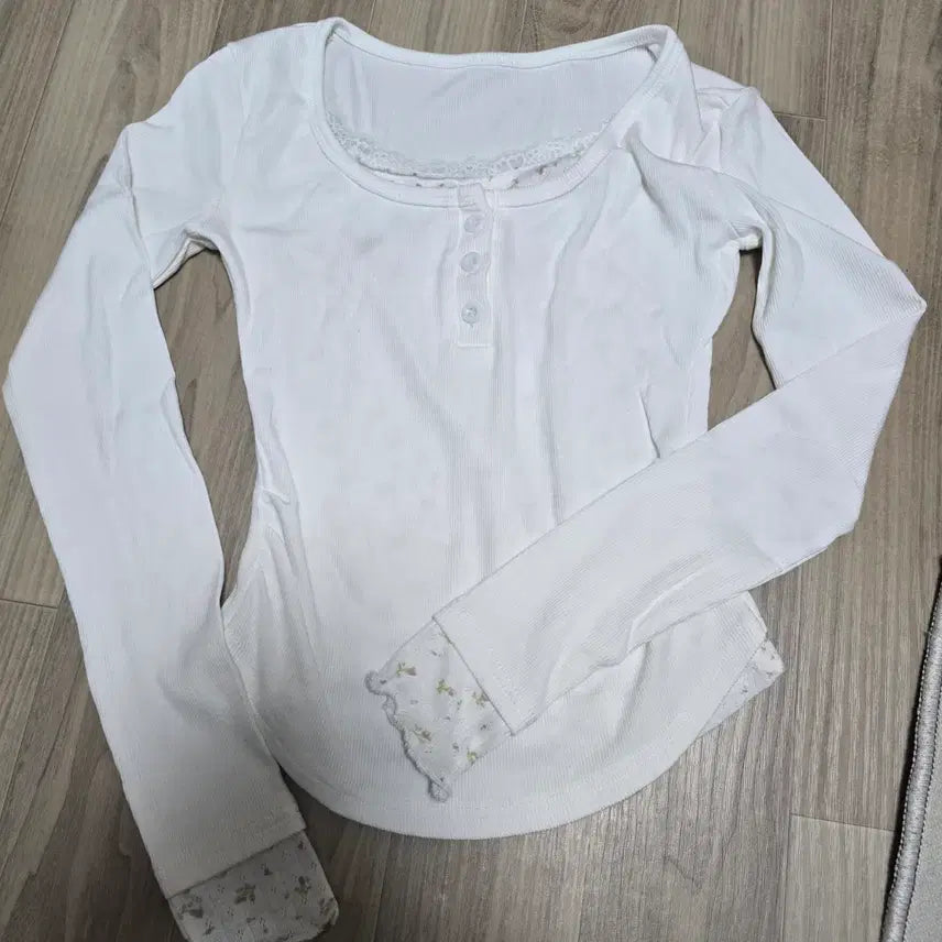 [BUNJANG] Temu Layered Ribbed Long Sleeve T-Shirt White S / 테무 레이스 플라워 레이어드 골지 긴팔 티셔츠 s