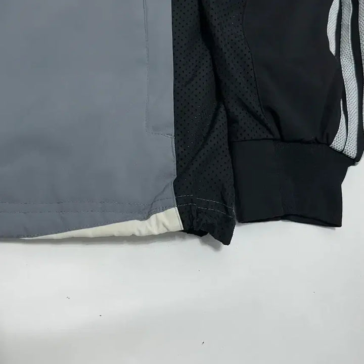 [BUNJANG] Adidas 00s Three Stripe Windbreaker Jacket / 아디다스 00s 삼선 바람막이 블랙 그레이