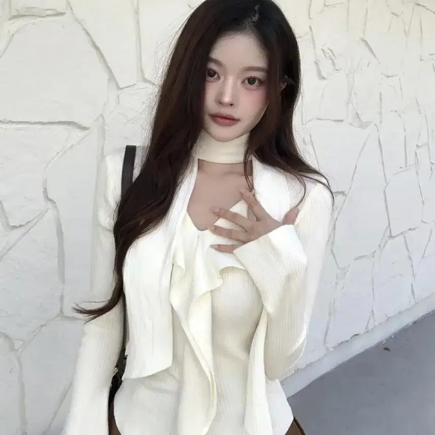[BUNJANG] Attrangs Ivory Frill Spring Blouse Knit / 아이보리프릴봄블라우스니트 / 아뜨랑스리리앤코히니크모디무드애니원모어어텀하이