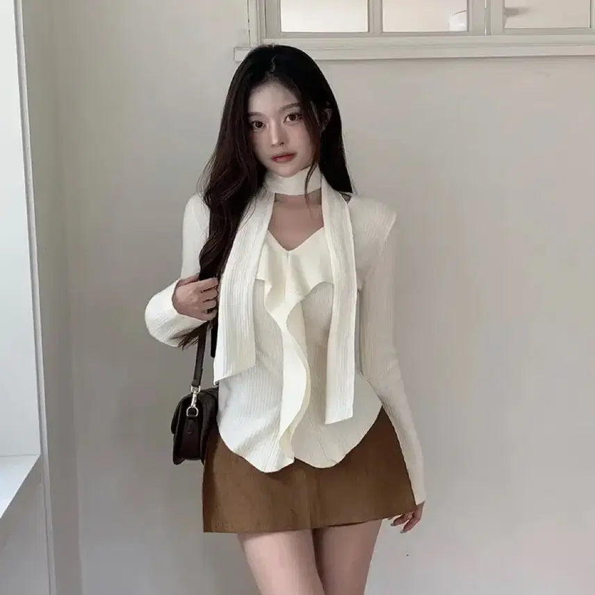 [BUNJANG] Attrangs Ivory Frill Spring Blouse Knit / 아이보리프릴봄블라우스니트 / 아뜨랑스리리앤코히니크모디무드애니원모어어텀하이