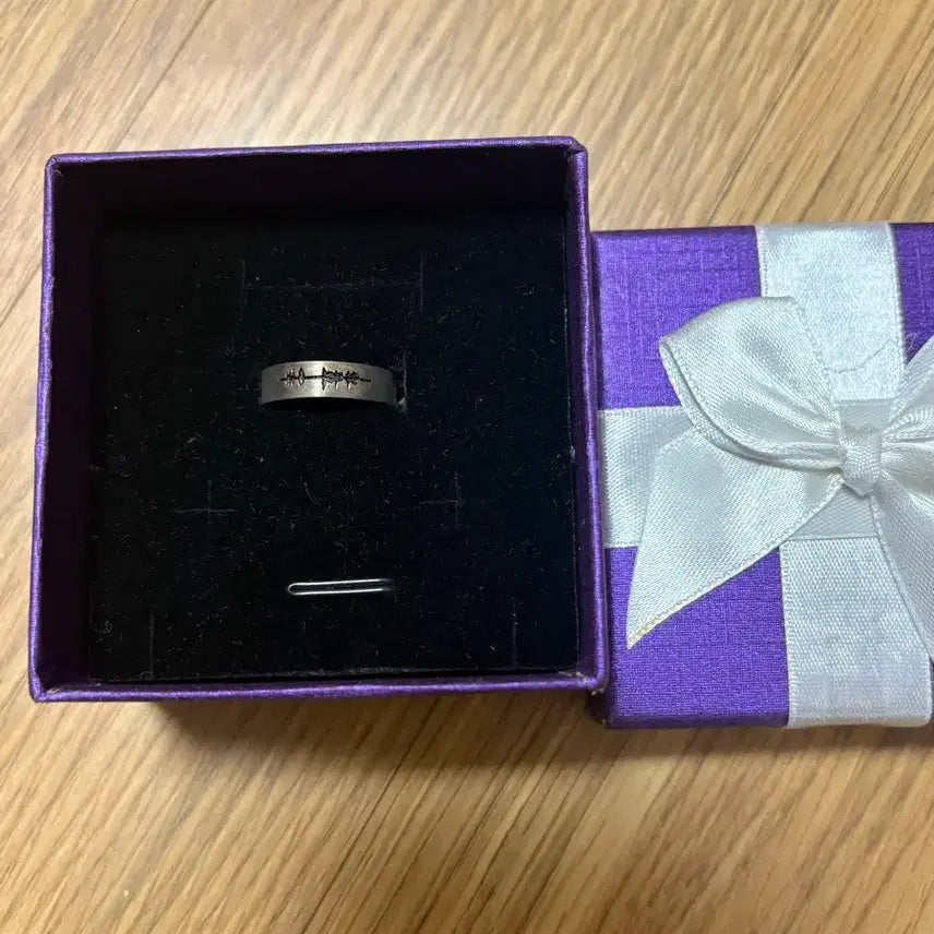 [BUNJANG] IU 10th Anniversary Fanmeeting Soundwave Ring / (희귀매물)아이유 10주년 팬미팅 역조공 음파반지 아이유 커플링 찐파반지