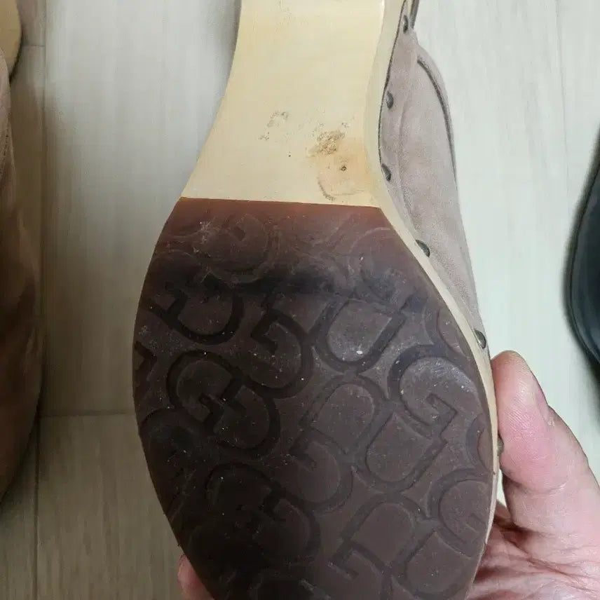 [BUNJANG] UGG Sandals - Size 230 / 어그 샌들
