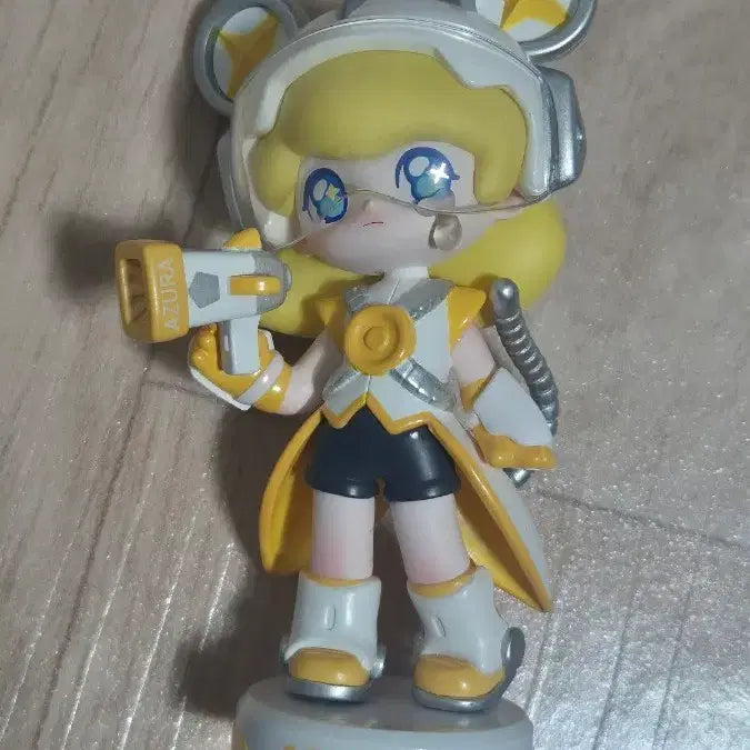[BUNJANG] Azurra Figure (Photocard Included) / 아주라 피규어(카드O)