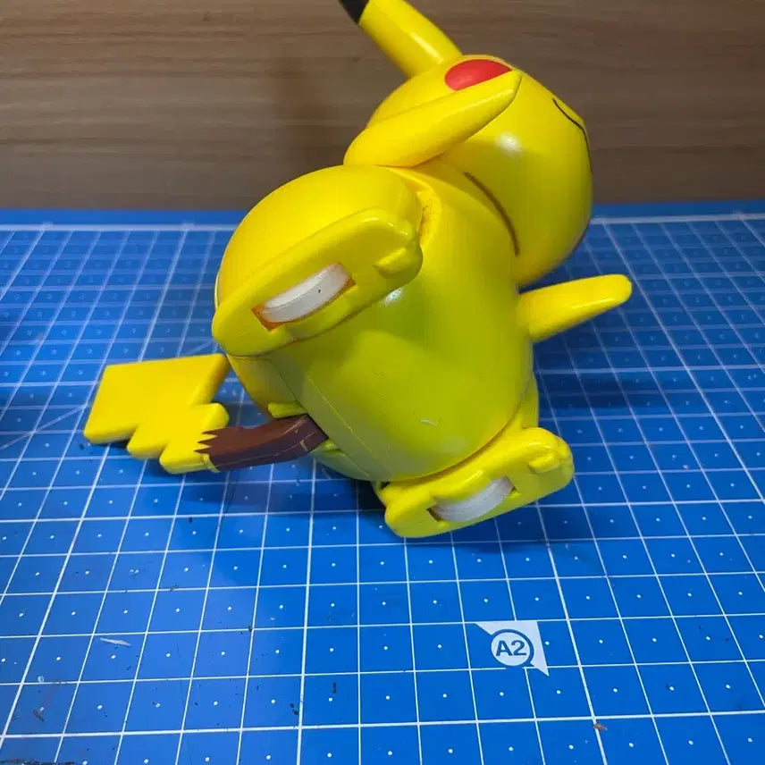 [BUNJANG] Giant Pikachu Action Figure with Wheels / 포켓몬 움직일 수 있는 거대 피카츄 피규어판매합니다