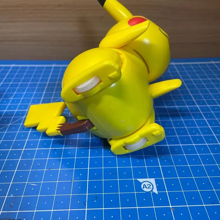 [BUNJANG] Giant Pikachu Action Figure with Wheels / 포켓몬 움직일 수 있는 거대 피카츄 피규어판매합니다