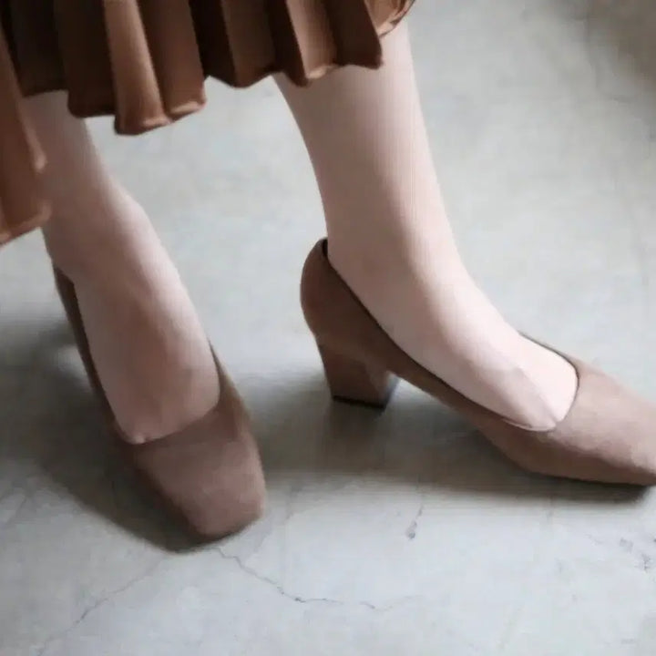 [BUNJANG] Suede Square Toe Mid-Heel Pumps - 6cm Heel / 