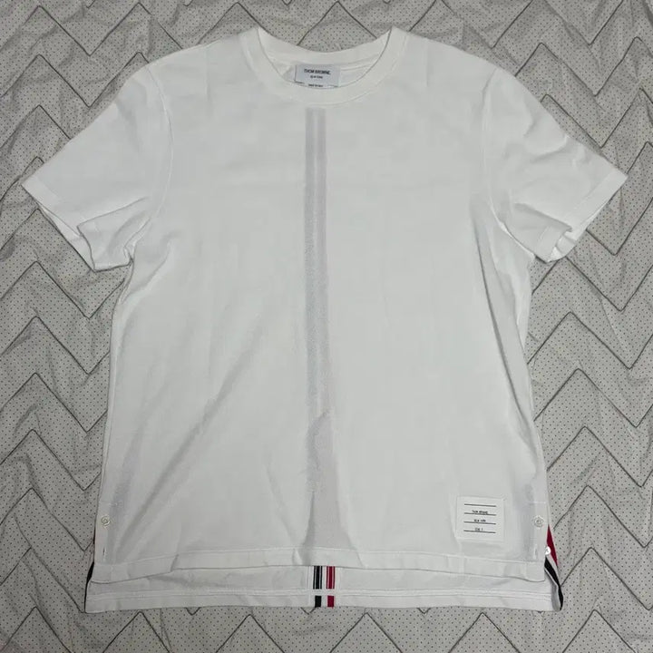 [SOLD OUT] 톰브라운 밀라노 스티치 센터 스트라이프 반팔 티셔츠 (2사이즈)