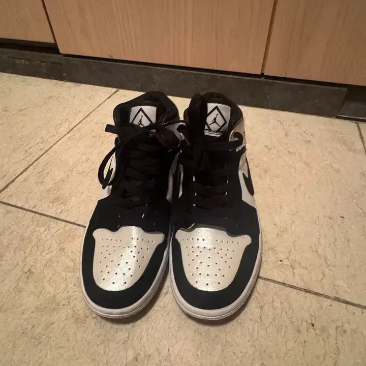 [BUNJANG] Nike Jordan 1 Mid SE Diamond Sneakers / 나이키조던1 미드se 다이아몬드245