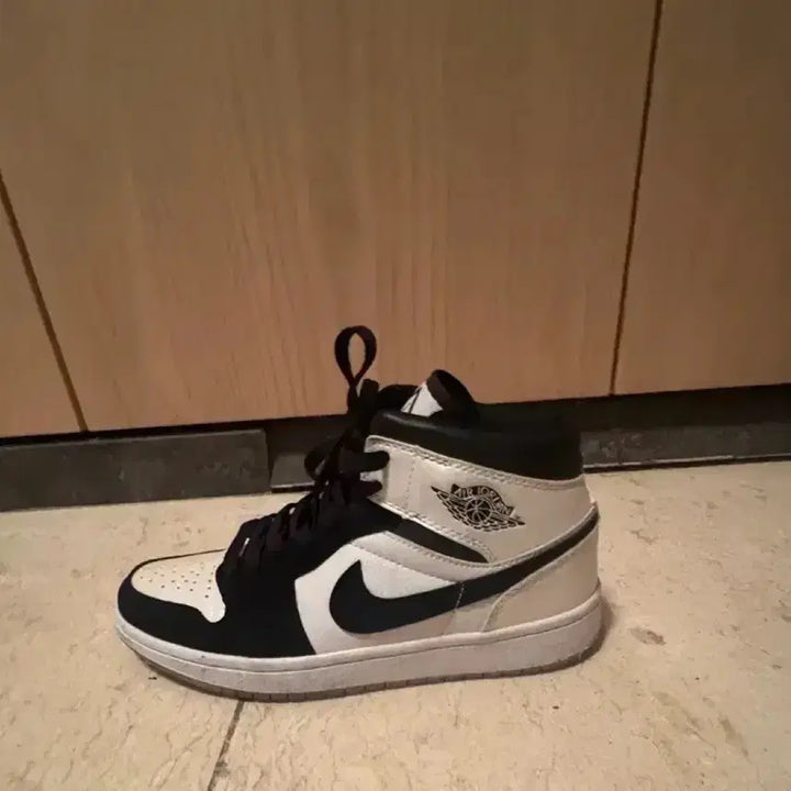 [BUNJANG] Nike Jordan 1 Mid SE Diamond Sneakers / 나이키조던1 미드se 다이아몬드245