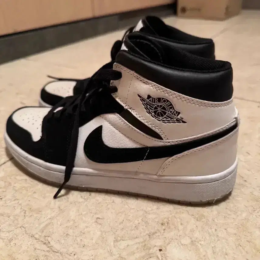 [BUNJANG] Nike Jordan 1 Mid SE Diamond Sneakers / 나이키조던1 미드se 다이아몬드245