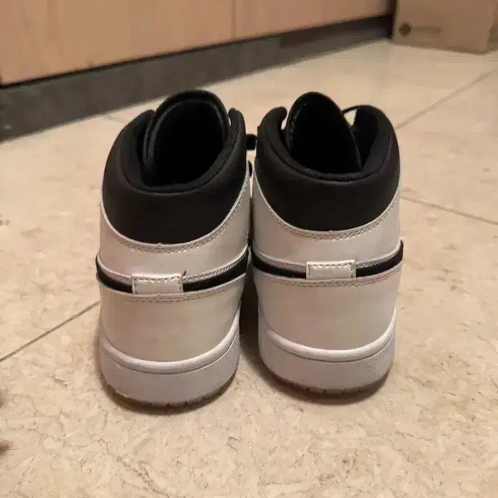 [BUNJANG] Nike Jordan 1 Mid SE Diamond Sneakers / 나이키조던1 미드se 다이아몬드245