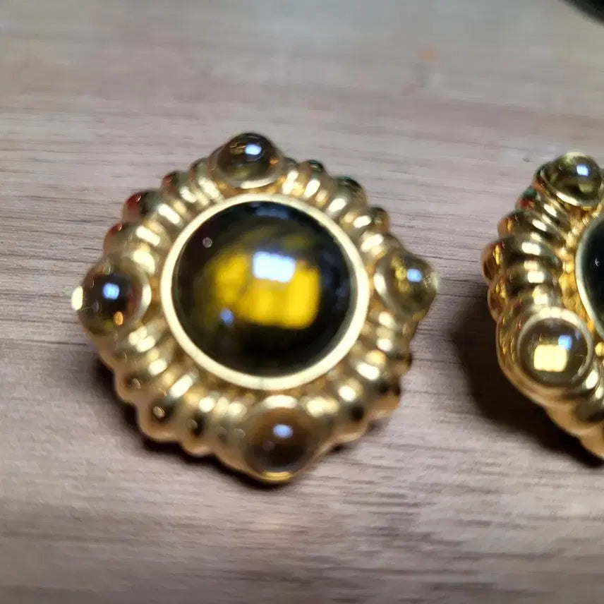 [BUNJANG] Monet Gold Tone Vintage Earrings / monet 모네 골드컬러 빈티지 귀걸이 엔틱