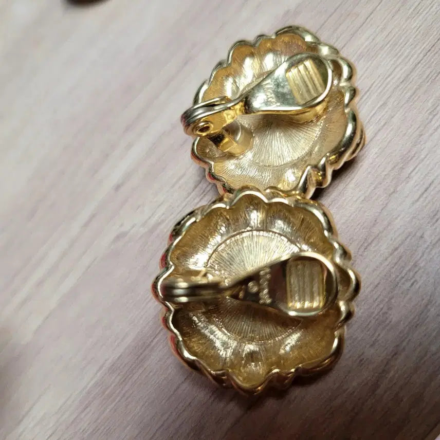 [BUNJANG] Monet Gold Tone Vintage Earrings / monet 모네 골드컬러 빈티지 귀걸이 엔틱