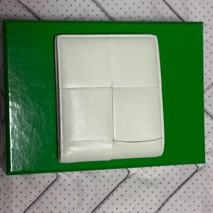 [BUNJANG] Bottega Veneta Intrecciato Bifold Wallet / 보테가베네타 신형 인트레치아토 반지갑(풀구성)