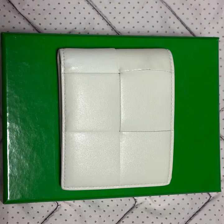 [BUNJANG] Bottega Veneta Intrecciato Bifold Wallet / 보테가베네타 신형 인트레치아토 반지갑(풀구성)