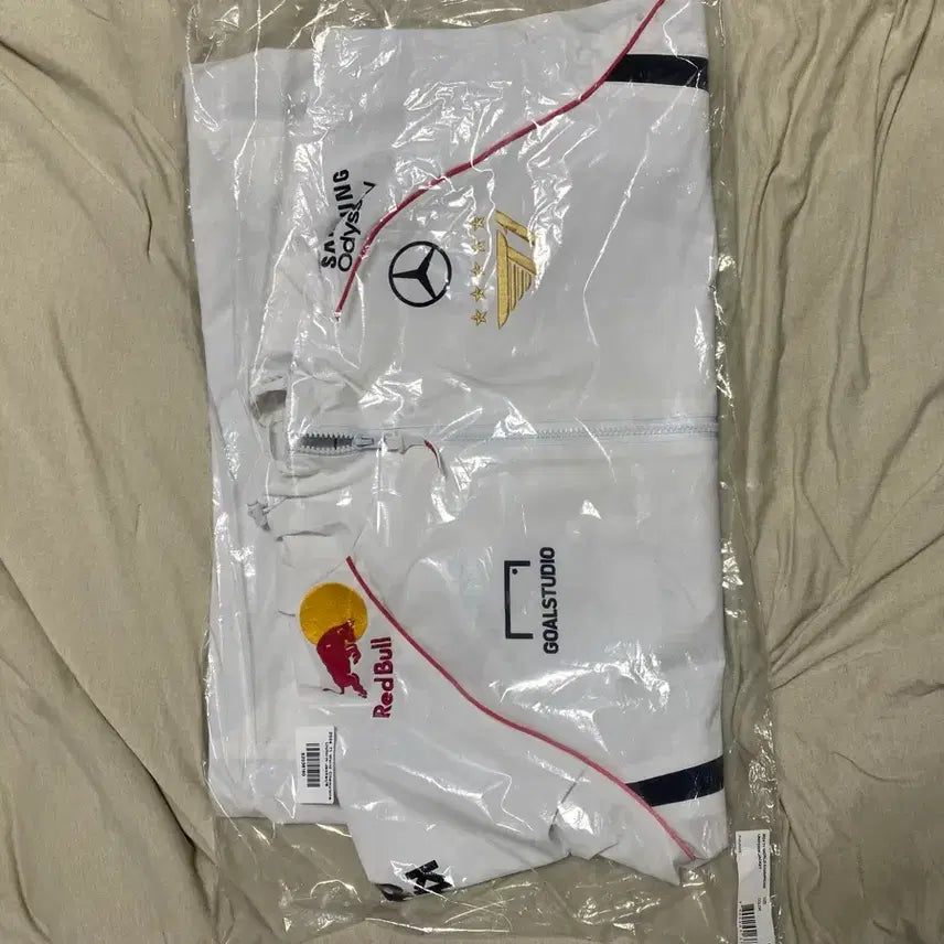 [SOLD OUT] [새상품] T1 2024 월드 챔피언십 자켓 화이트 S
