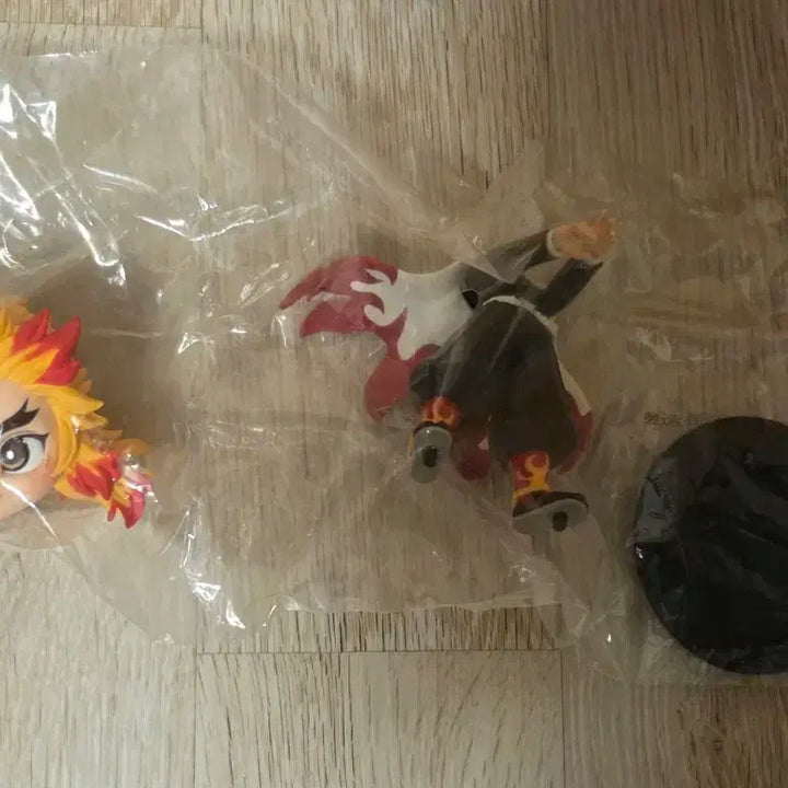 [BUNJANG] Demon Slayer Rengoku &amp; Akaza Qposket Figure Bundle Set / (개인전시용)귀멸의 칼날 Qposket 렌고쿠/아카자 피규어 일괄판매