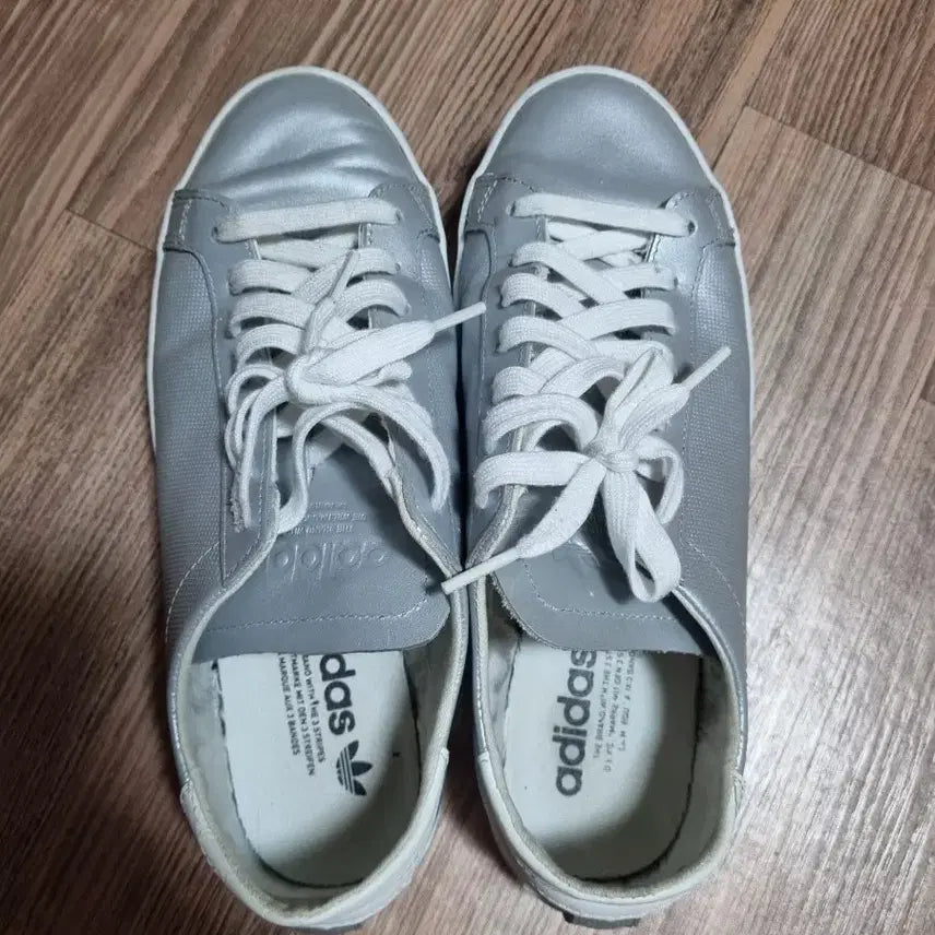 [BUNJANG] Adidas Court Vantage Silver Sneakers Size 250 / 아디다스 코트벤티지 실버 스니커즈 250 사이즈